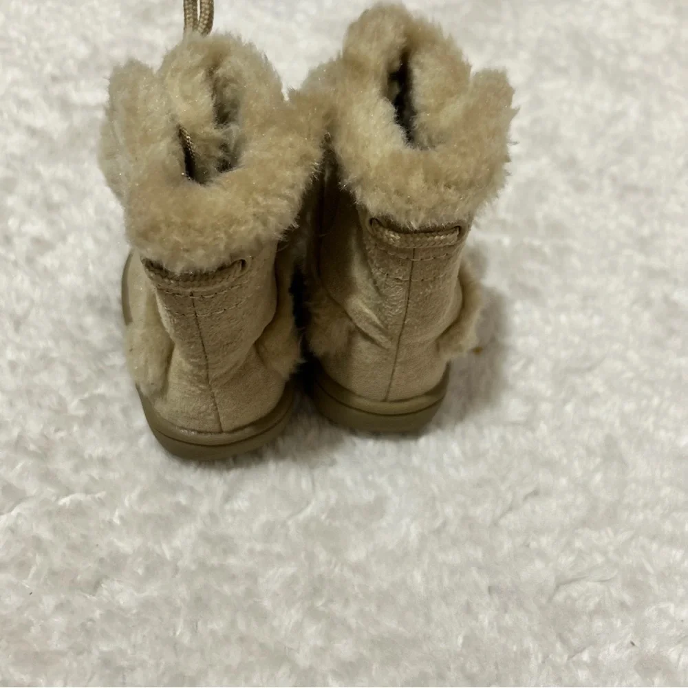5/$30 🎈Sugar Faux Fur Lined Baby Boots size 1